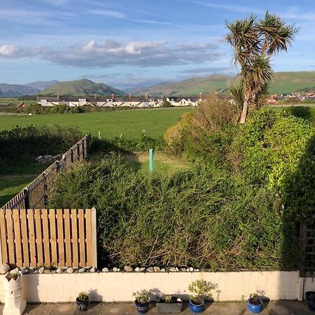First Floor Apartment With Mountain Views Tywyn Extérieur photo