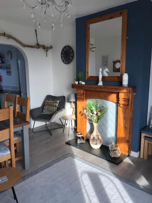 First Floor Apartment With Mountain Views Tywyn Extérieur photo