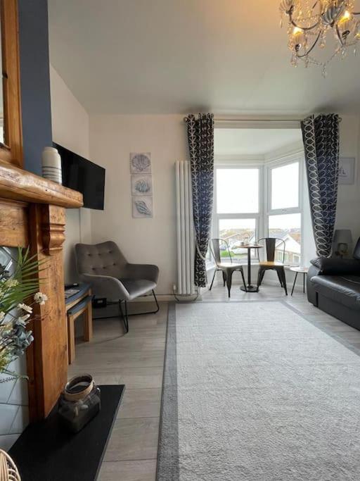 First Floor Apartment With Mountain Views Tywyn Extérieur photo