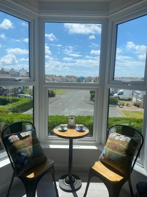 First Floor Apartment With Mountain Views Tywyn Extérieur photo
